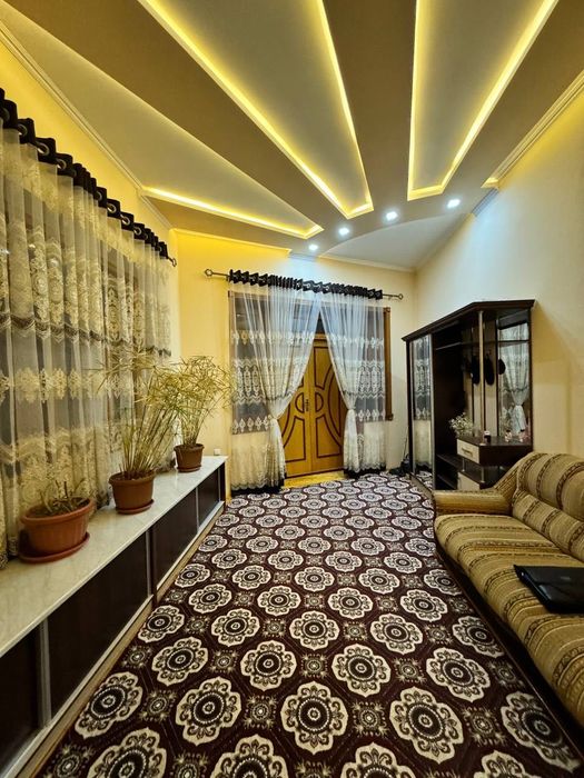 Guliston shaxar ,4 mavzeda joylashgan 10 sotix yer matdoniga ega hovli