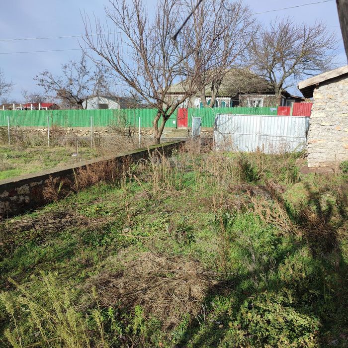 Vând teren intravilan cu casă batraneascsa