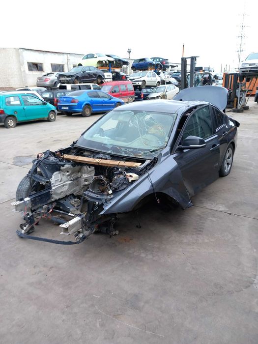 BMW Seria 3 / f30 /2012/Dezmembrez/Dezmembram