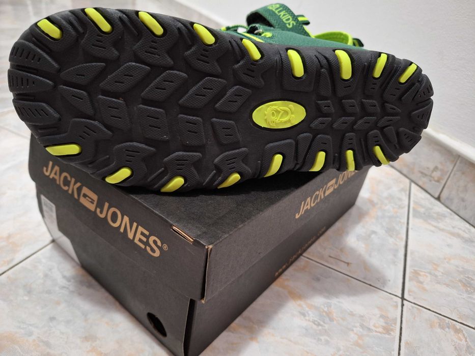 ЧИСТО НОВИ сандали! Trollkids