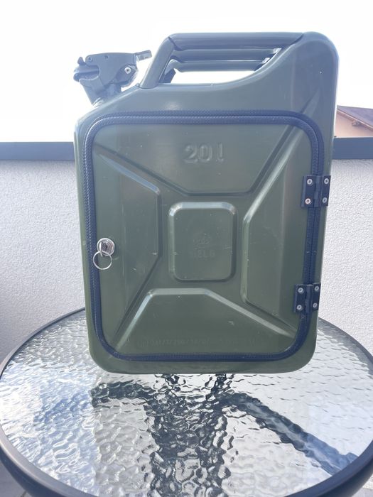 Minibar portabil tip canistra