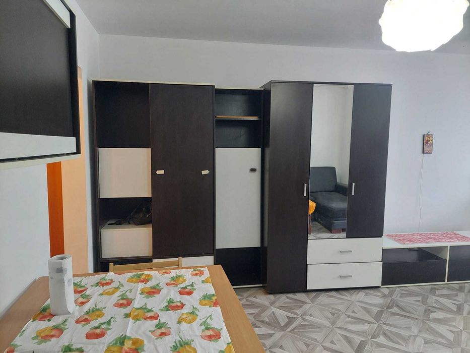Garsoniera spatioasa, pozitie buna, zona Astra