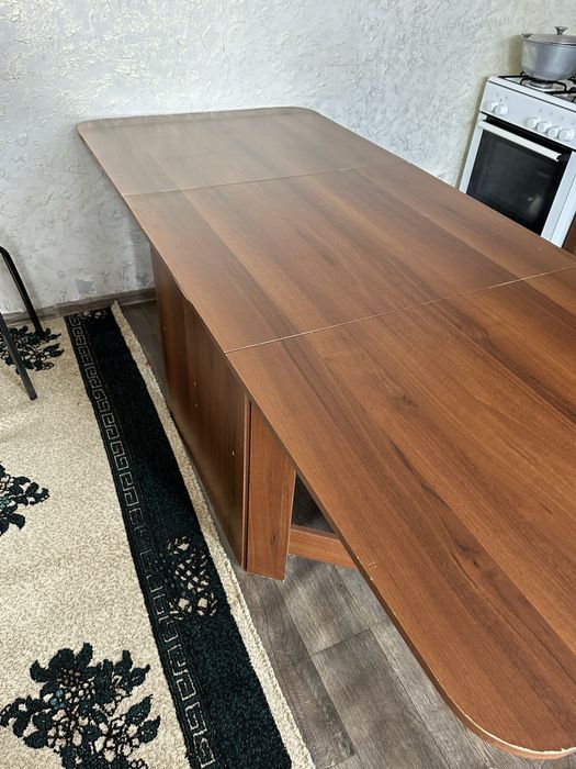 Продам стол книжку