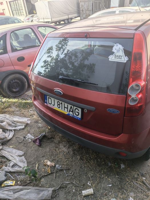 Vând Ford fiesta