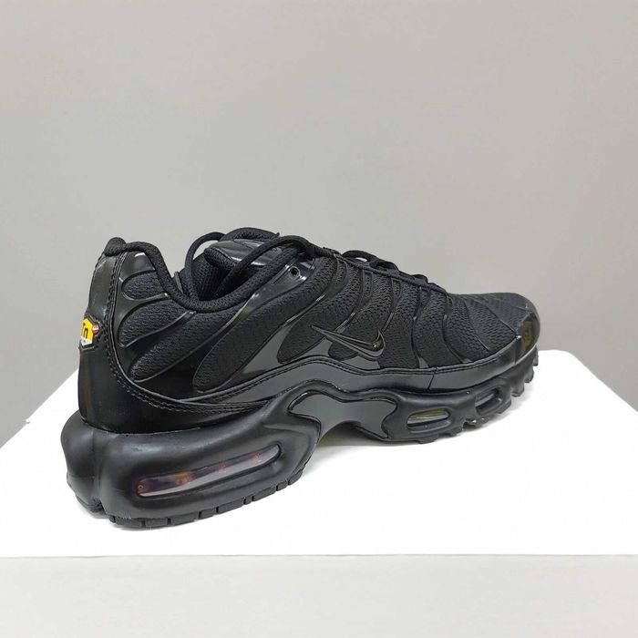 Nike TN Triple Black / Outlet
