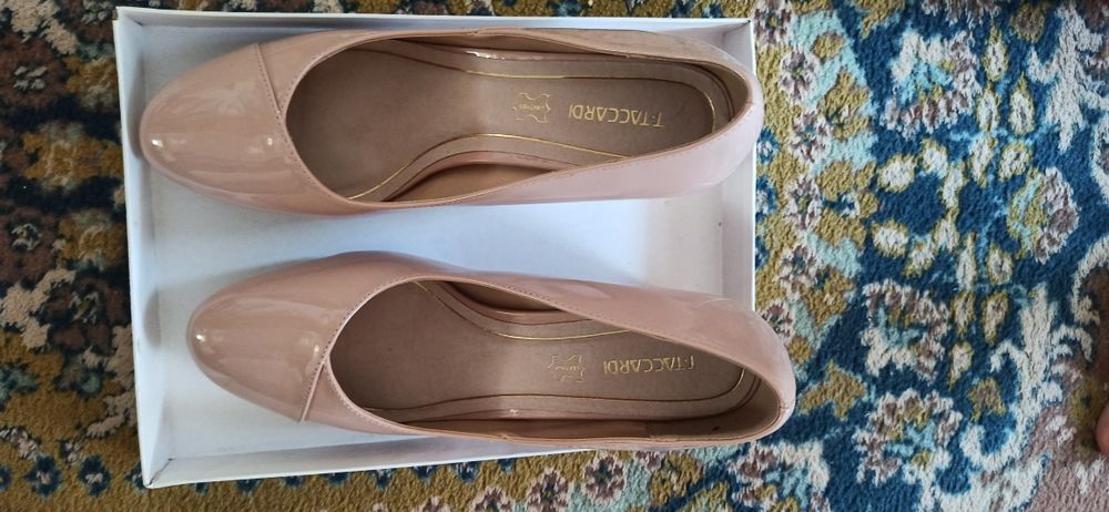 Продам туфли новые