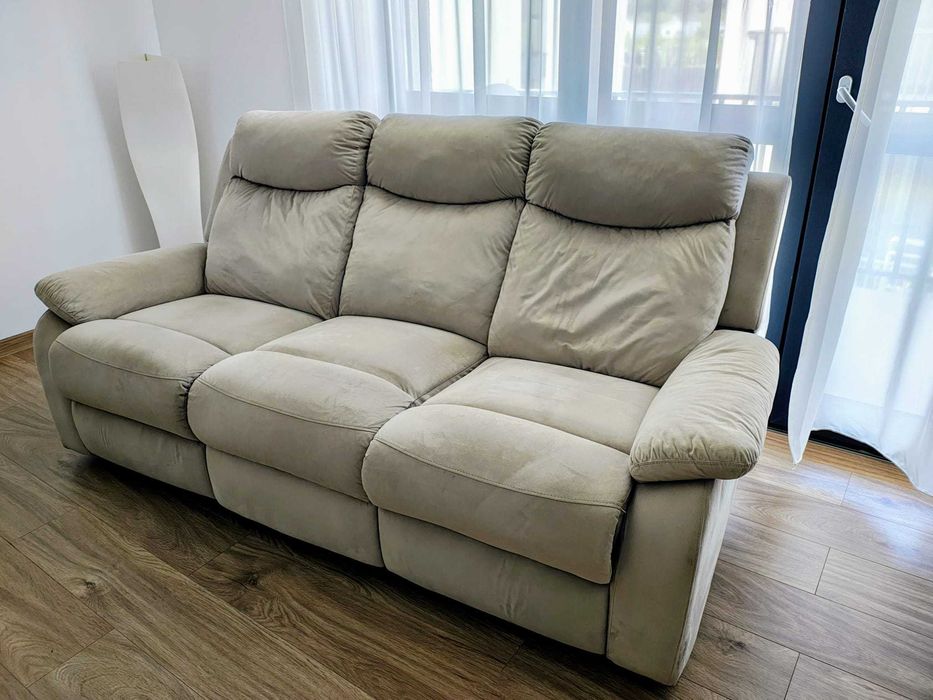 Canapea extensibila foarte eleganta, ca si noua, 200 cm lungime totala
