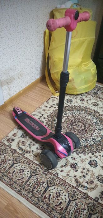 Самокат детский  для девочки