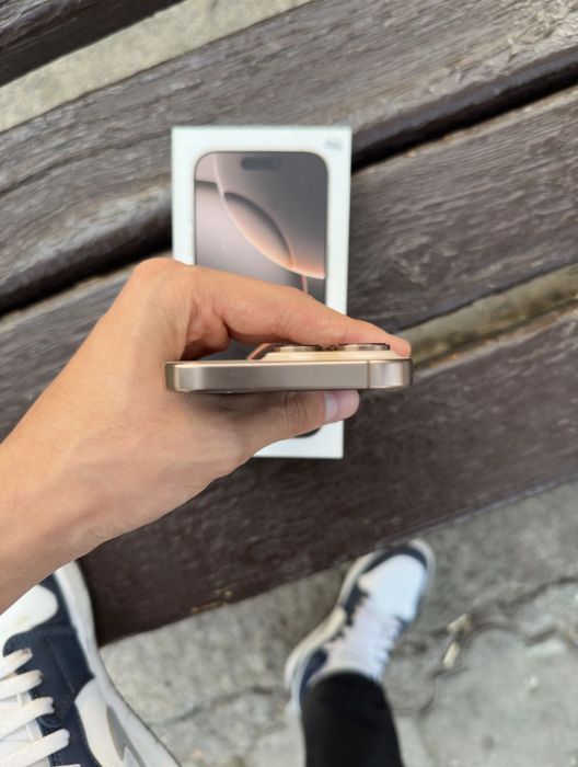 Продам iPhone 16 pro