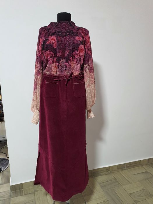 Fusta raiat burgundy cu slituri laterale, ideala pt vremea rece;