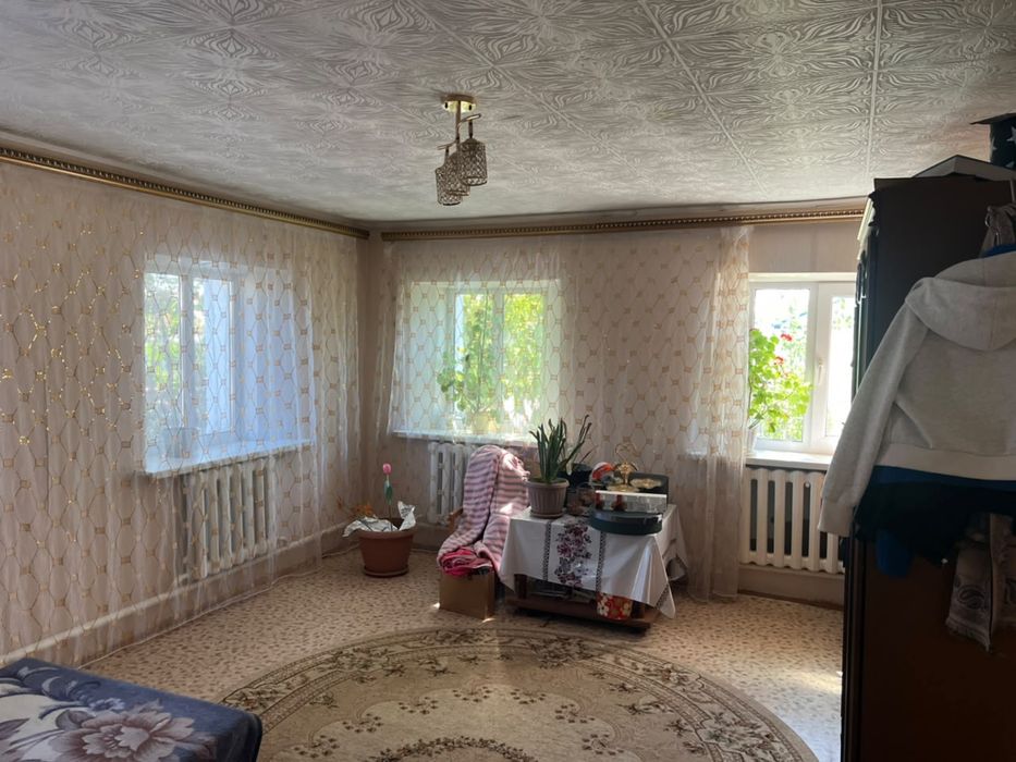 Дом в поселке ботакара