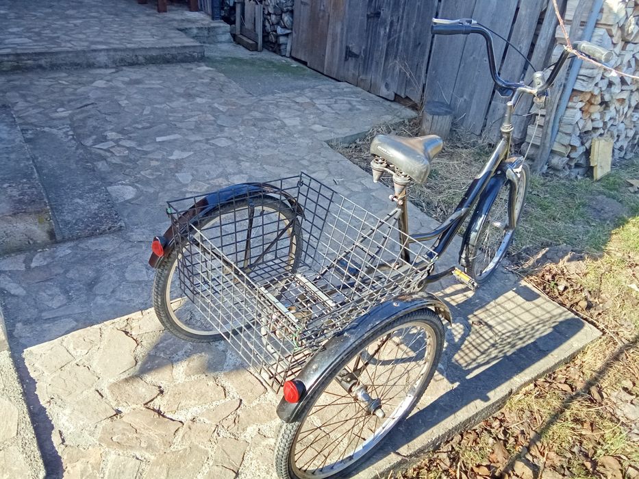 Tricicletă pe negru