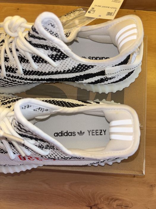 Adidas Yeezy Boost 350 V2 Zebra