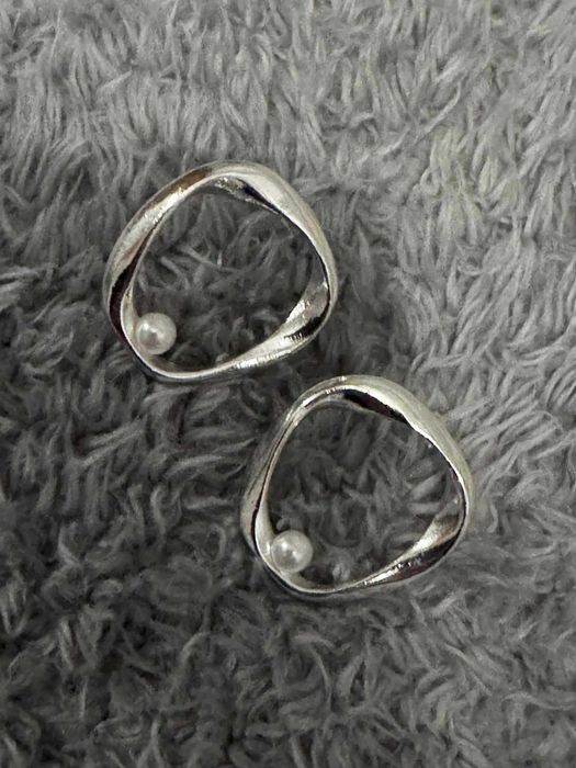 Елегантни сребристи обеци с перли
