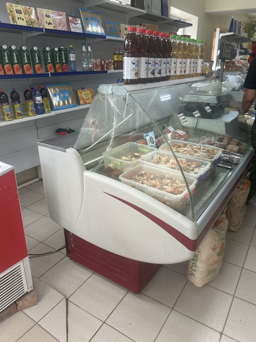 Продам витрины холодильные