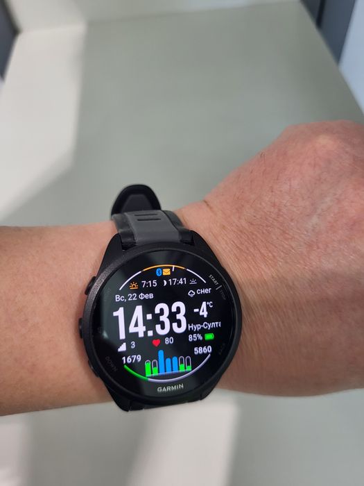 Смарт-часы Garmin Forerunner 165