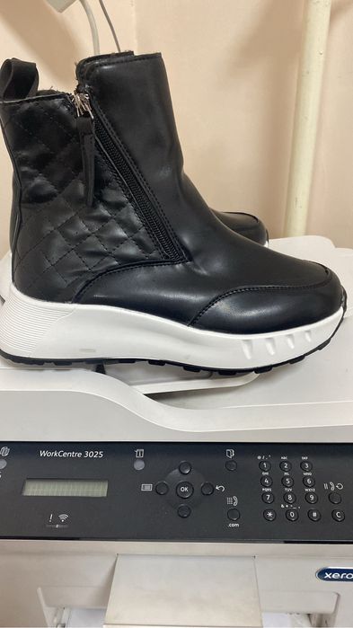 Продам ботинки