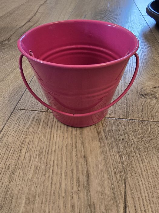 Саксии пластмасови и порцеланови