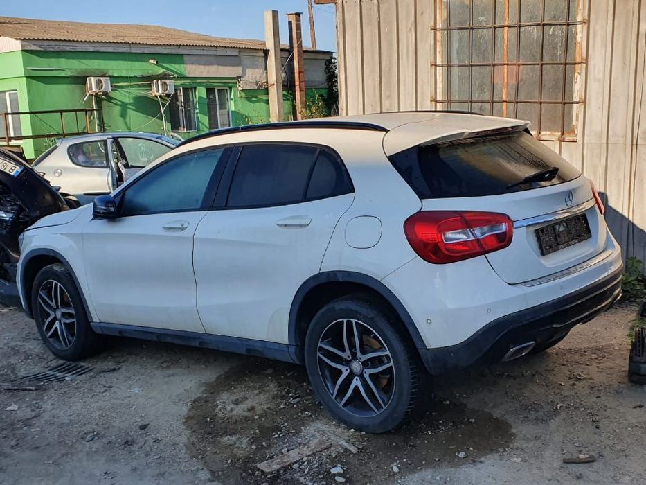 Dezmembrez Mercedes GLA x156 motor 1.6 benzina 90kw 122cp m270 dezmembrez cutie de viteze automata