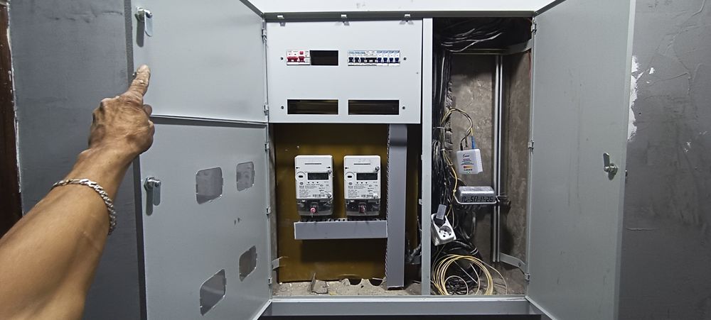 Электрик Профессионал электромонтёр.