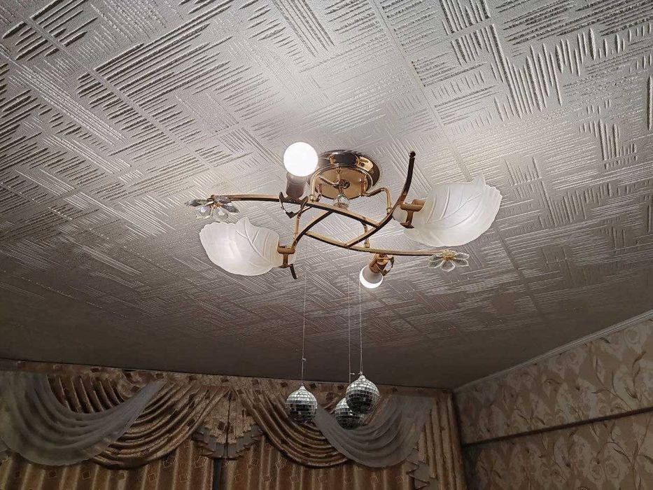 Люстра 4 лампочки