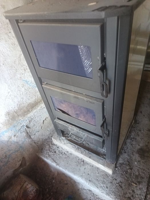 Termo semineu pe lemne, brichete și cărbune fornnelo BRM E,24 KW , cuptor