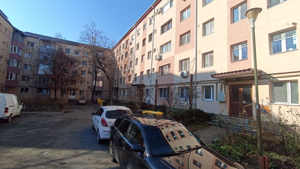 Proprietar inchiriez apartament cu  1 camera Complex Studentesc-Stadion, str Bradul