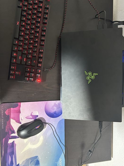 Laptop de gaming Razer plus altele