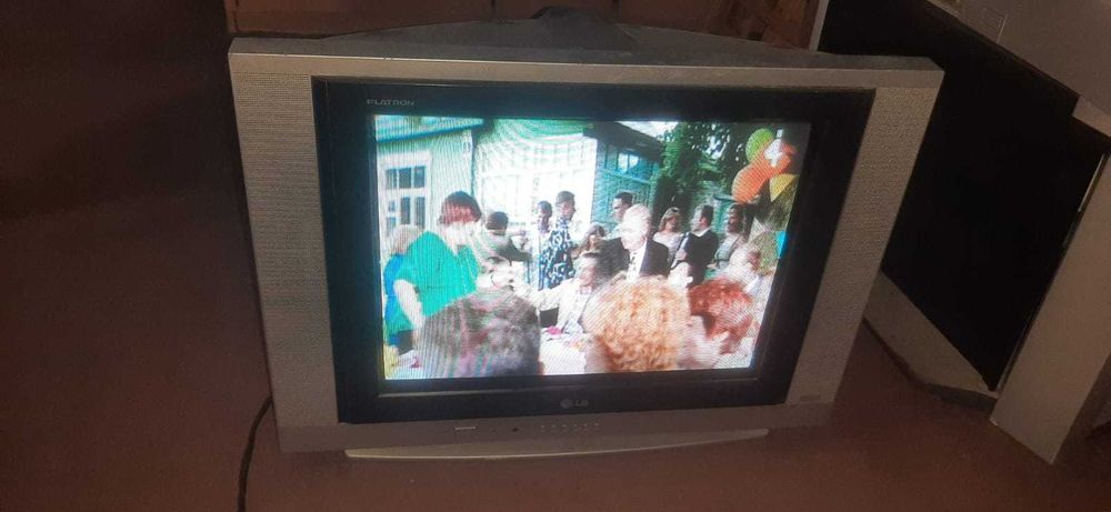 тевизор продам недорого