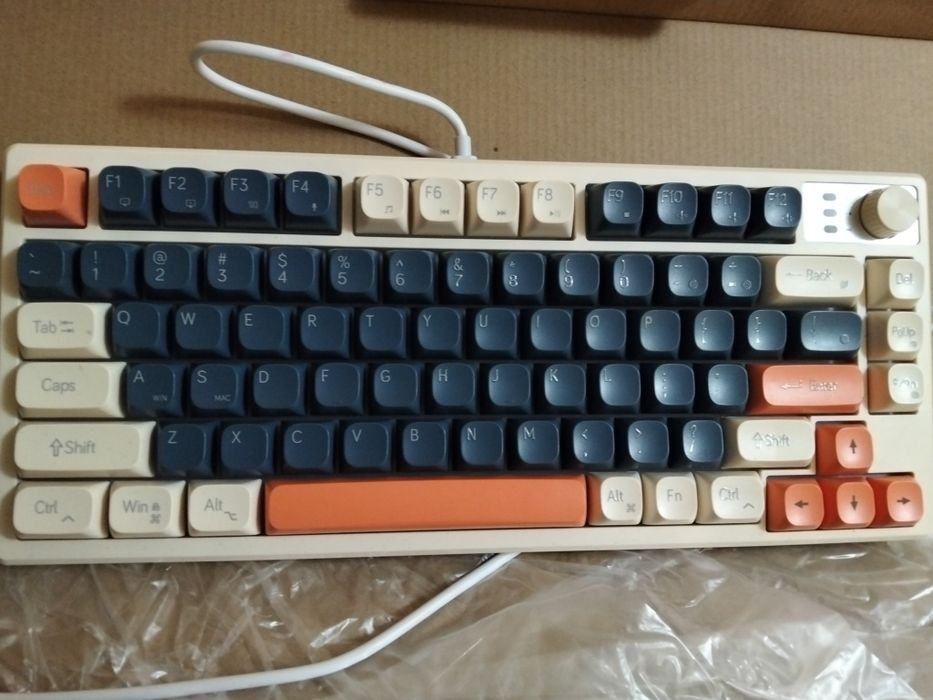 Продам клавиатуру