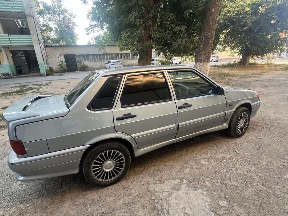 Lada 2115 sotiladi
