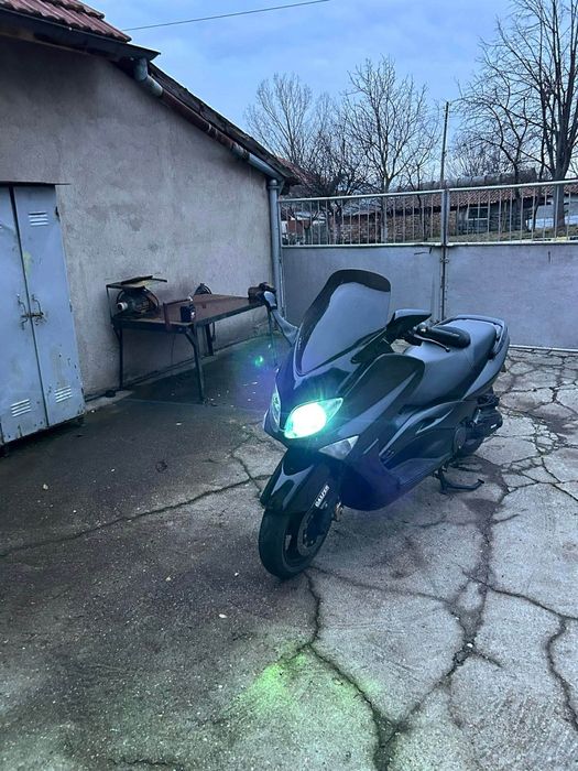 Продавам скутер т-макс 500 i