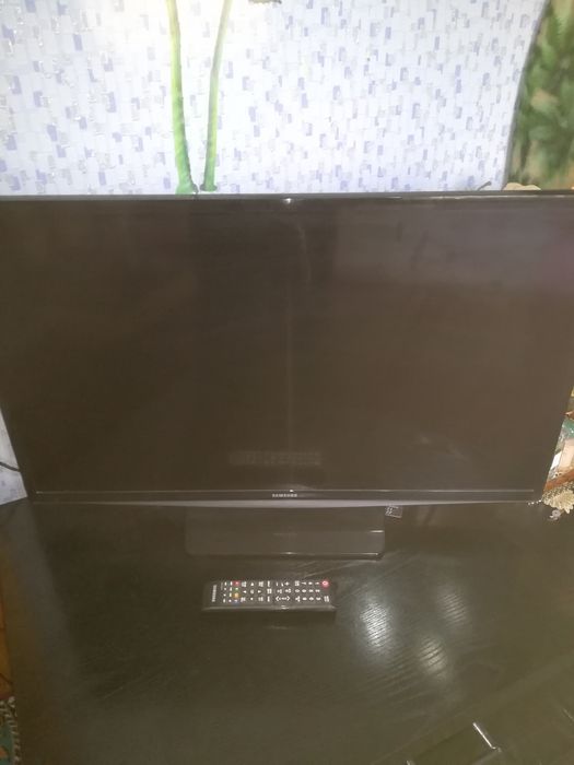 Самсунг телевизор в хорошем состоянии, свой б/У. дома 3 свой телевизор