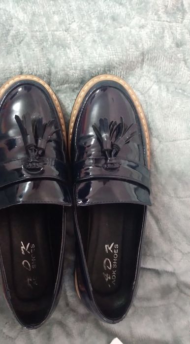 Pantofi ,m:37,lac ,NOI,35 lei