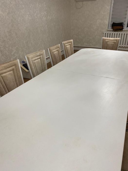 Кухонный стол большой