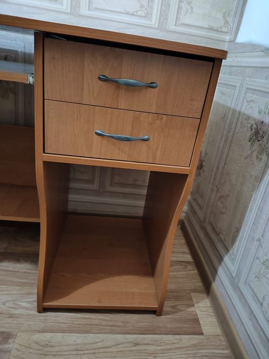 Продается компьютерный стол