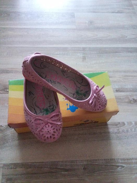 Розови обувчици ном.31 стелка 19.5 много запазени без забележки.