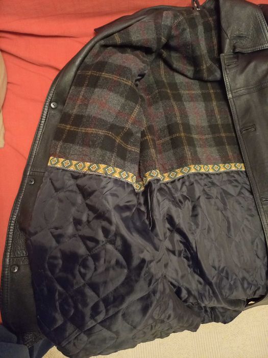 Продава  кожено сако.