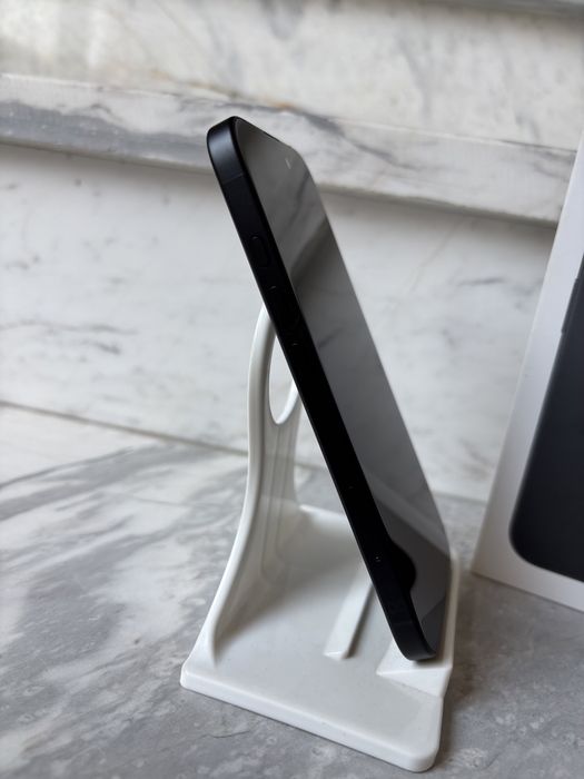 IPhone 16 128GB - 100 battery - Black - Като Нов