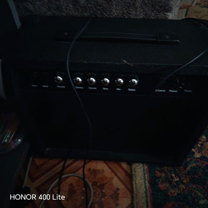 Комбик 30ватт орёт что аж уши выпадут