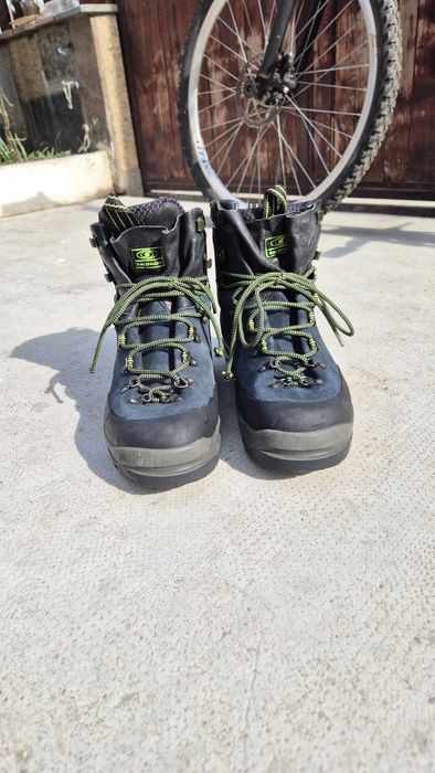 Bocanci salomon pentru trekking