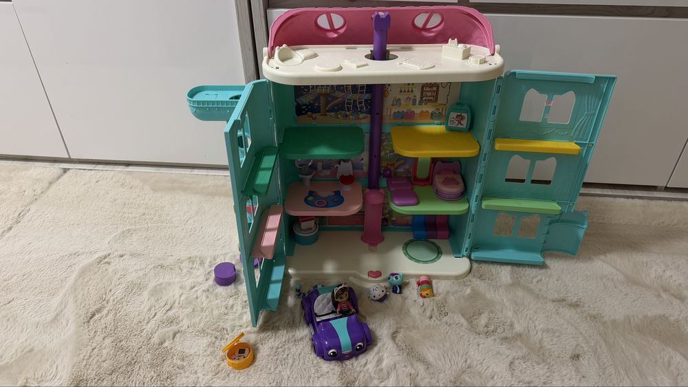 Casuta de papusi a lui Gabi