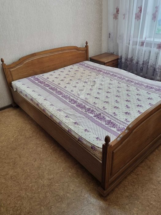 Кровать с тумбочками