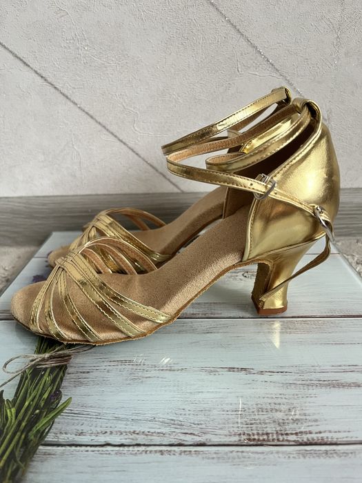 Продам туфли для танцев