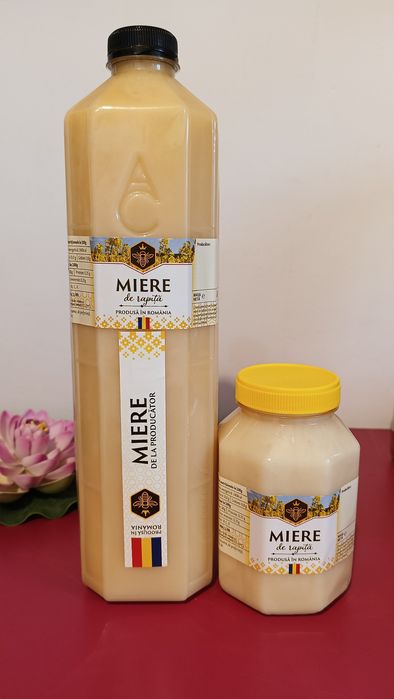 Miere de albine din stupină proprie.