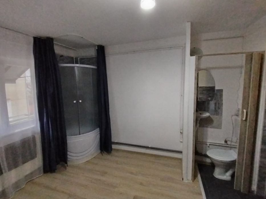 Proprietar vând garsoniera. Doua alăturate