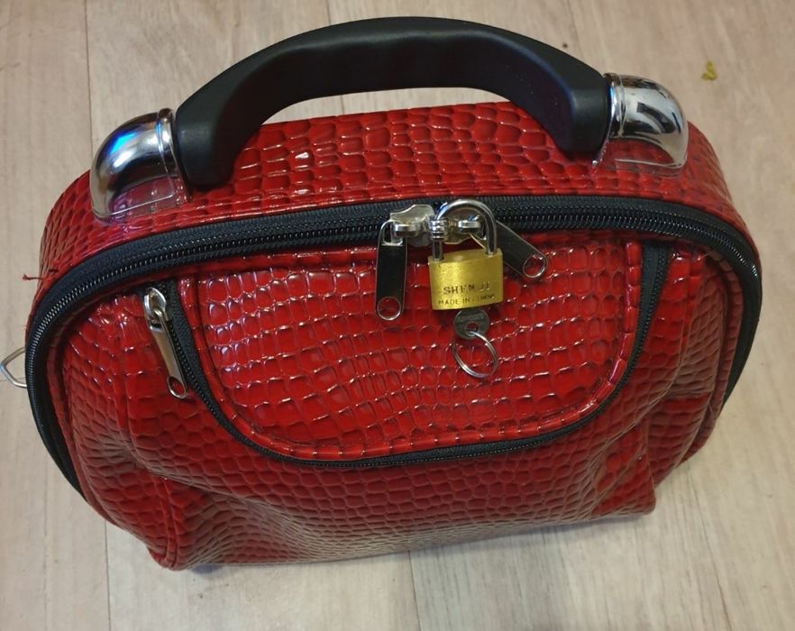 Женская косметичка  органайзер.