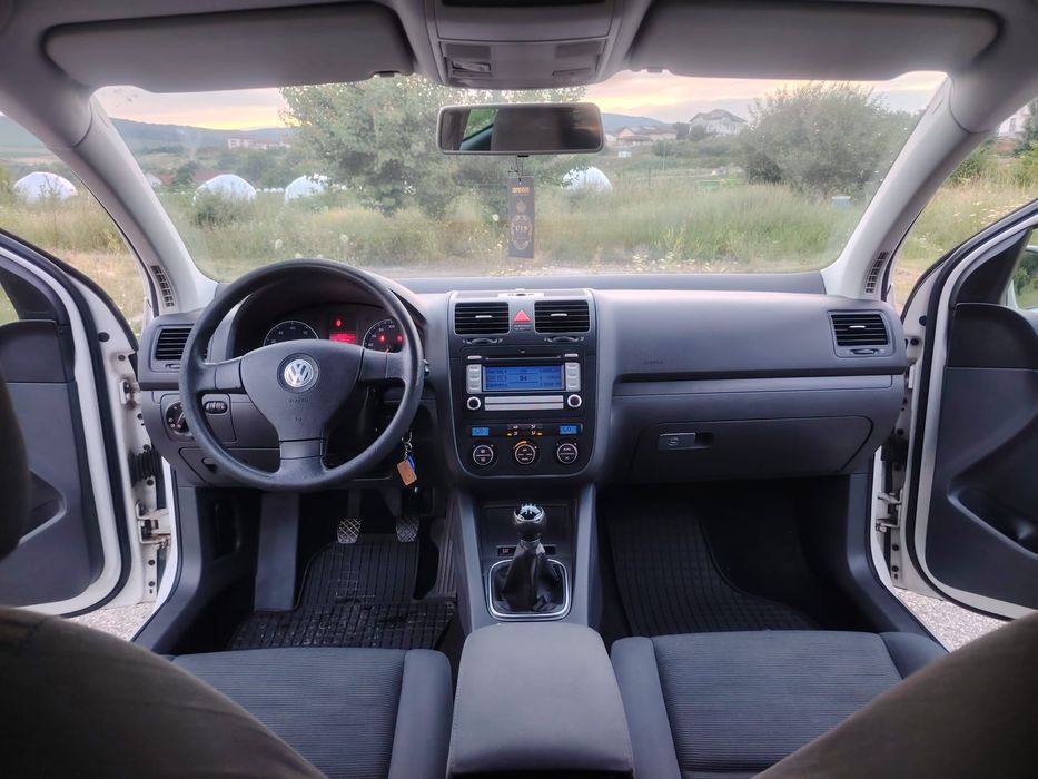 Vând Volkswagen Golf 5