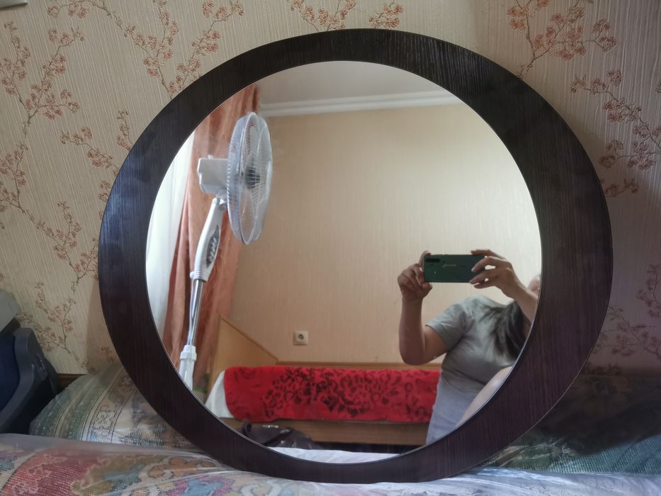 Зеркало нависное