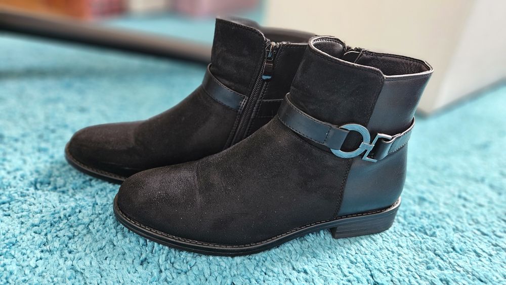 Дамски боти и спортни обувки